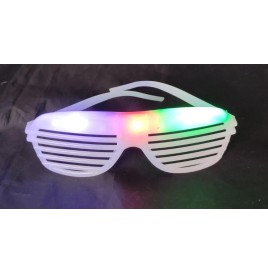 Lunette lumineuse : brillez en soirée avec cet accessoire éclatant.