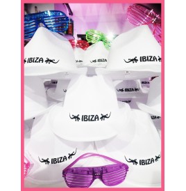 Pack Ibiza : 12 chapeaux blancs + 12 lunettes LED pour soirées blanche