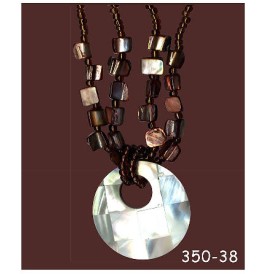 collier collection Nacre et Bois, offrez un bijoux original et naturel.