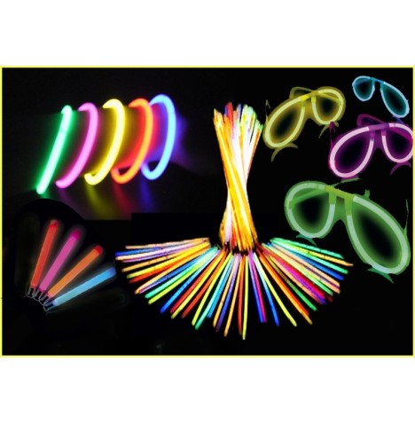 Lot fluo  : accessoires assortis pour briller en soirée.