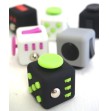 Fidget cube anti-stress (couleurs assorties)