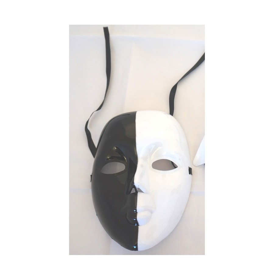 Masque noir et blanc femme pvc