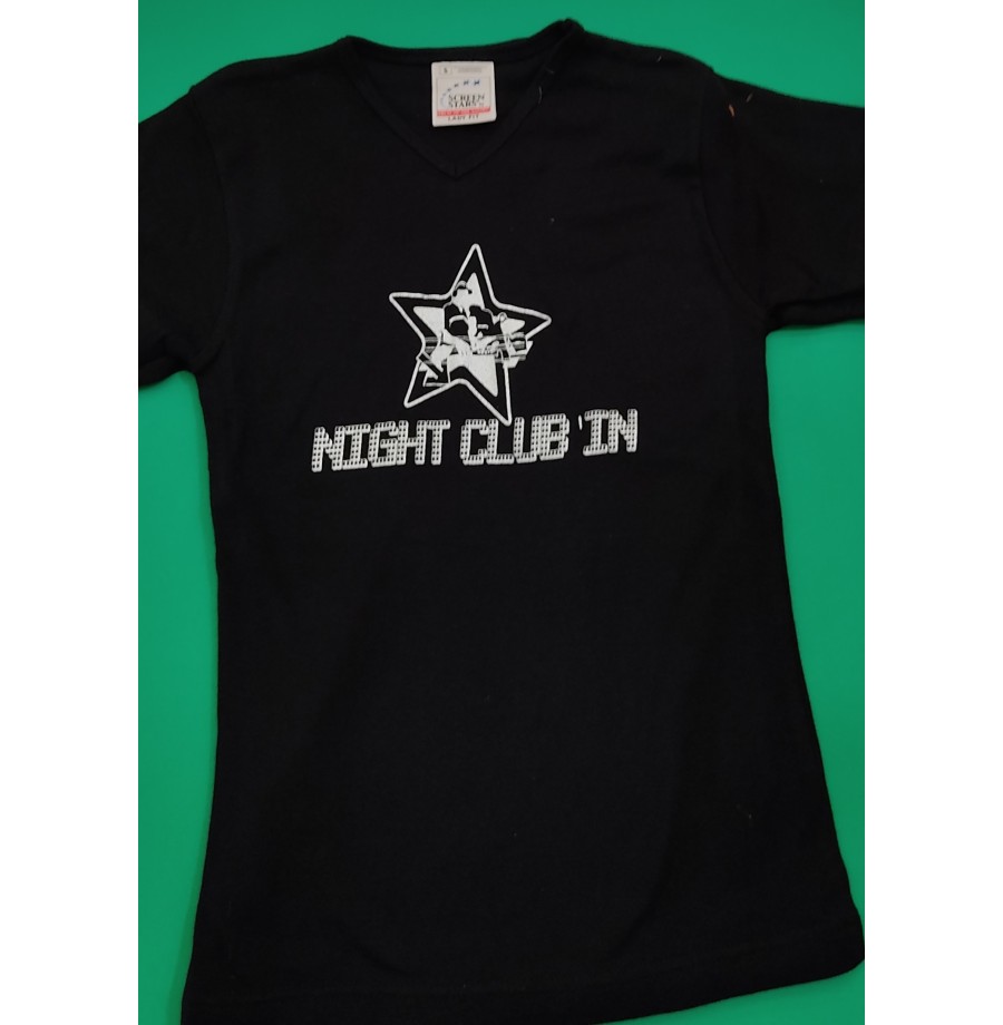 T-shirt noir col V